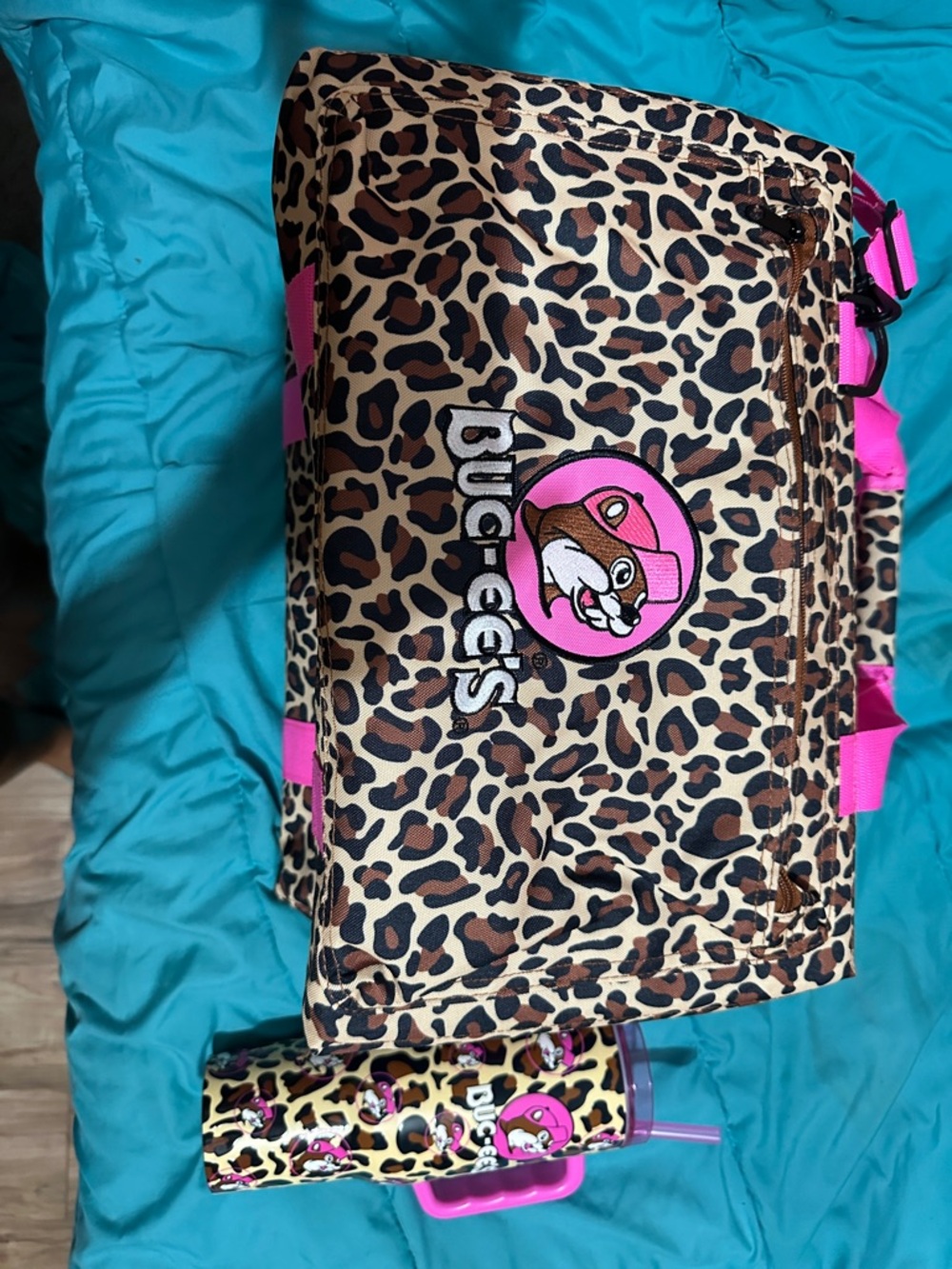Buc-ee’s Leopard Print Tote and 40 oz tumbler with Hot Pink Accents